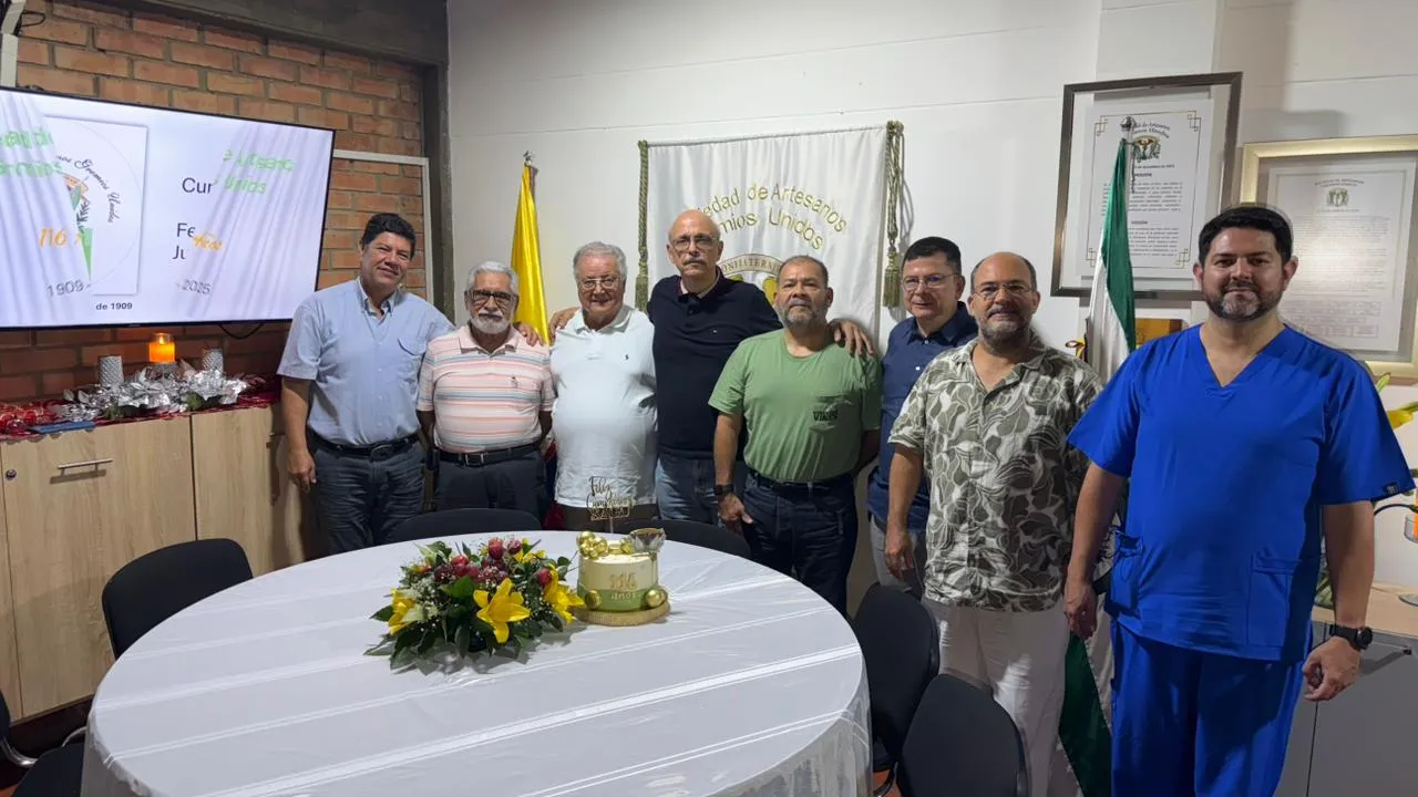 Integrantes Directivos en la Celebración 116 Años